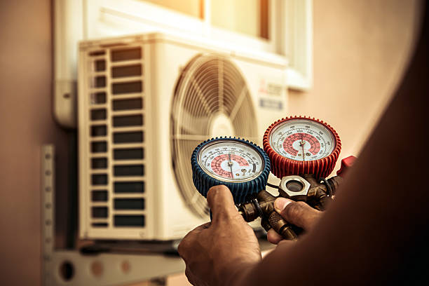 Professional Hvac technician working in Bradfordsville, KY